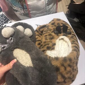 2 pack of slippers